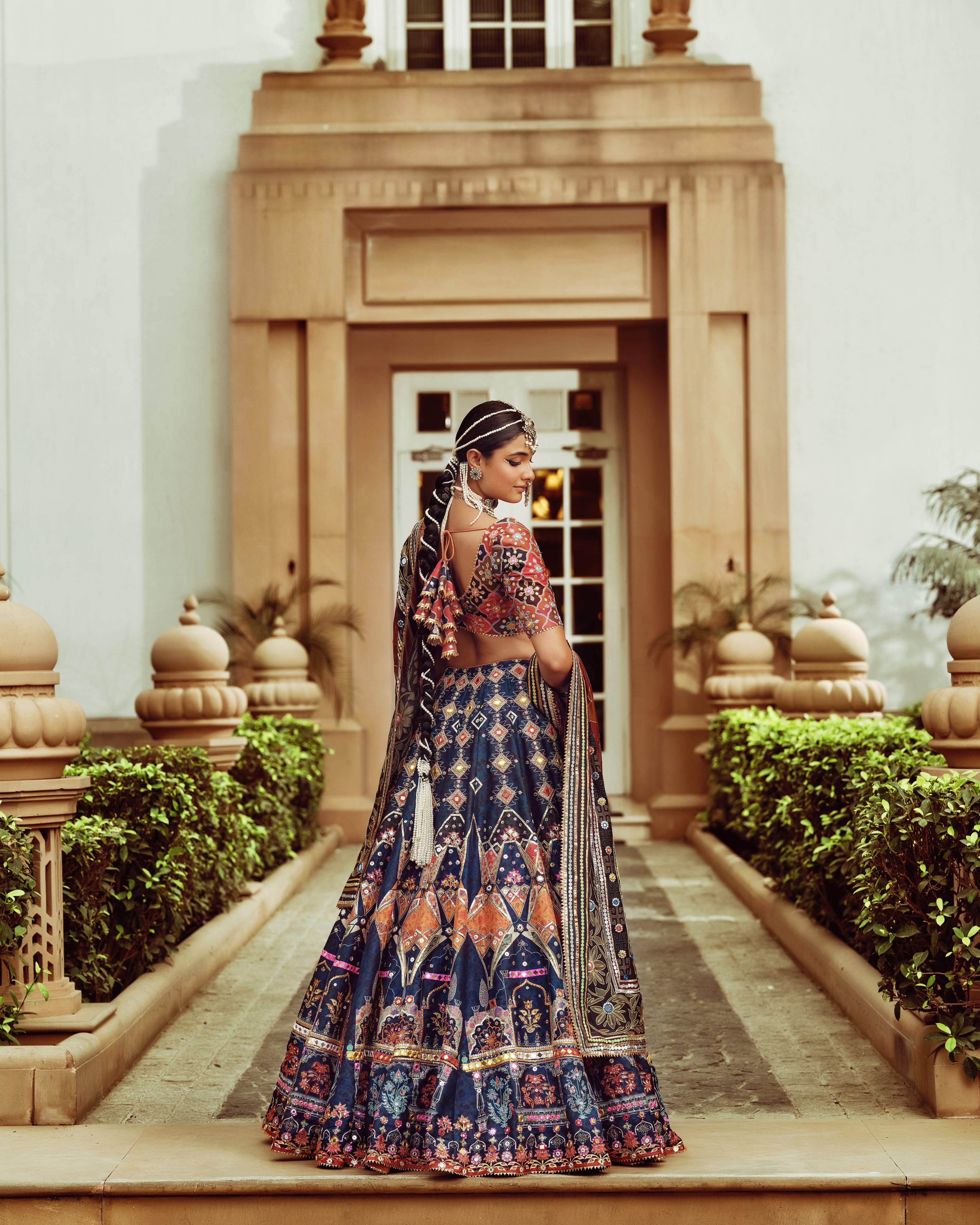 Mahnur Lehenga