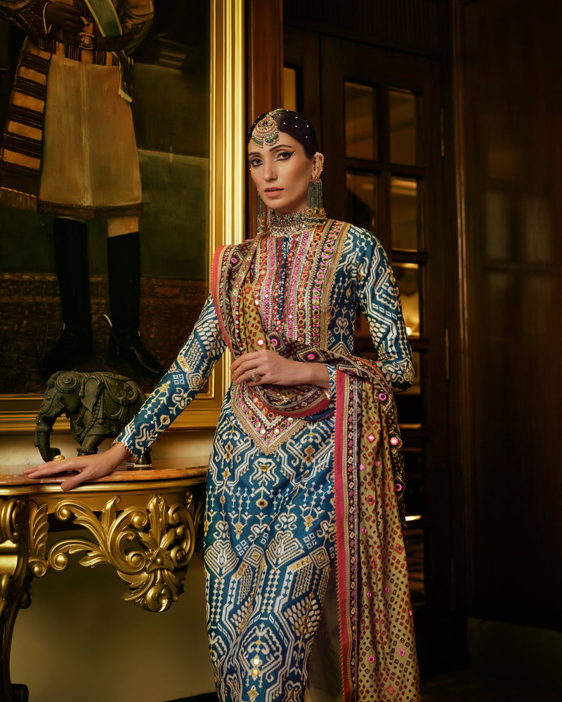 Urwah Suit