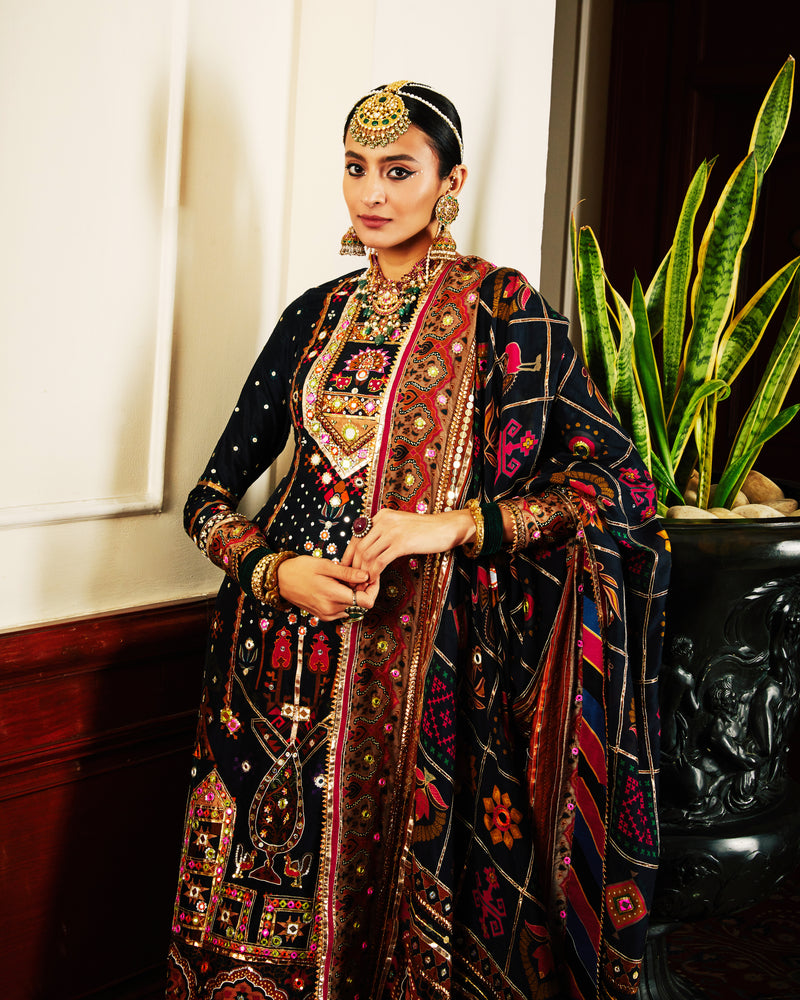 Saliha Suit